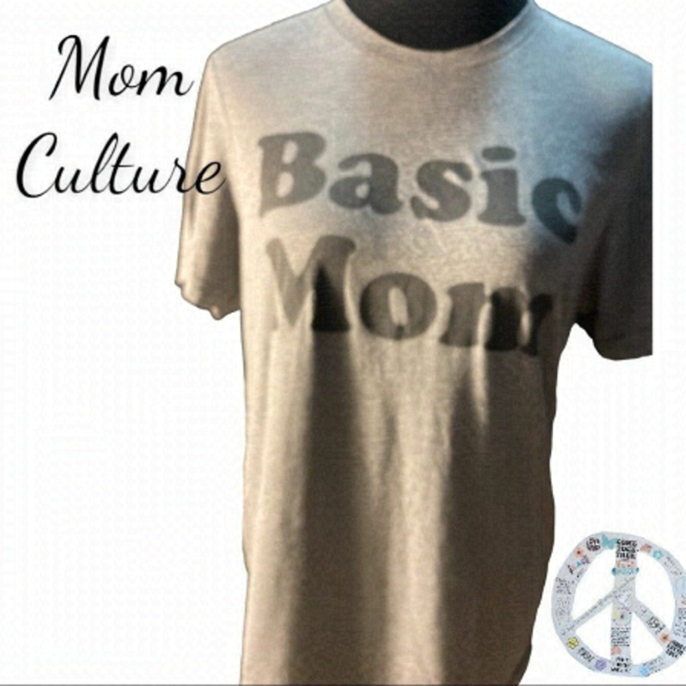 𝅺$5 add on item$ Mom Culture basic mom graphics in gray. Size medium